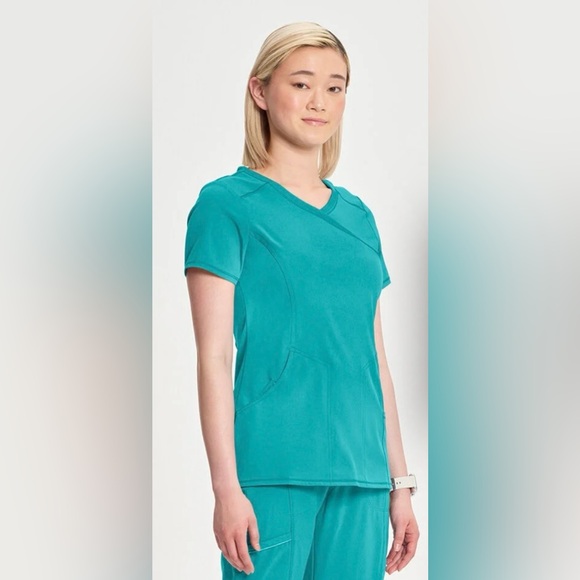 Cherokee Infinity scrub Set - Picture 2 of 7